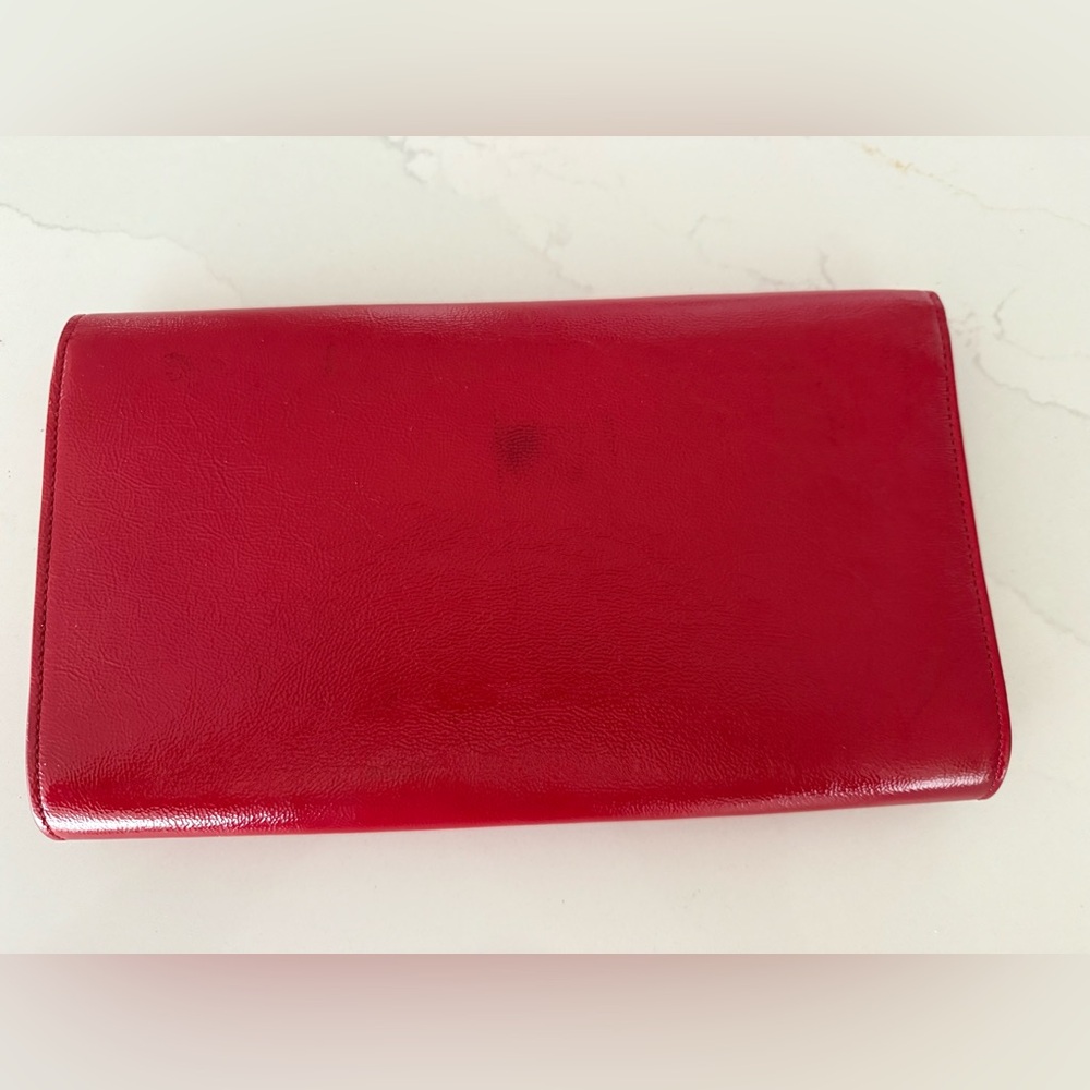 SAINT LAURENT  Textured Patent Monogram Large Belle De Jour Clutch Patent Red. - Picture 2 of 8